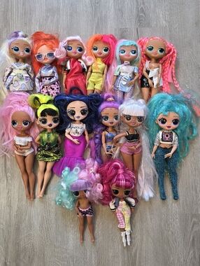 Lot of 14 LOL surprise! OMG teen fashion dolls with clothes